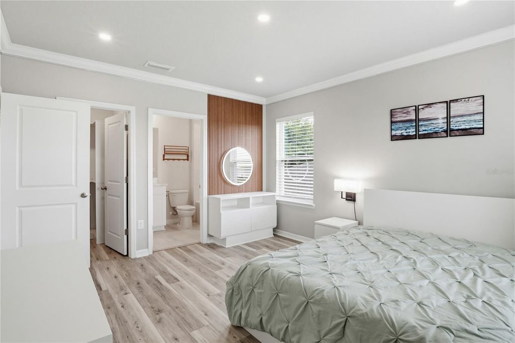 Image 13 of property listing at 813 161ST STREET E, Bradenton, FL 34212
