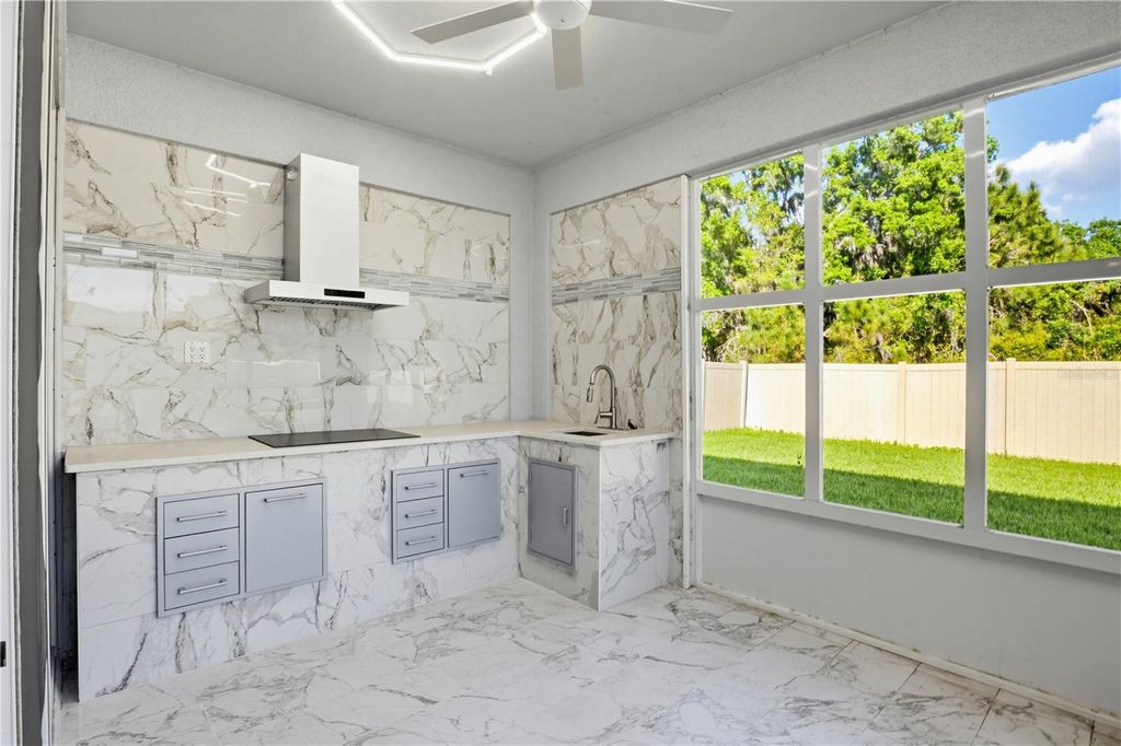 Image 14 of property listing at 813 161ST STREET E, Bradenton, FL 34212