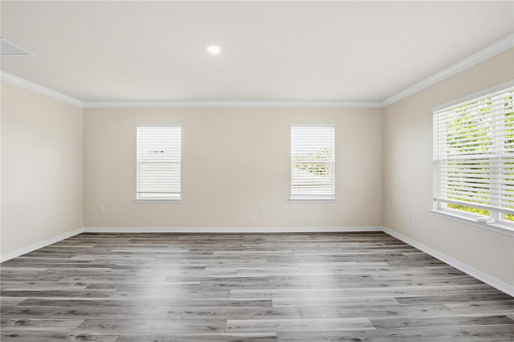 Image 25 of property listing at 813 161ST STREET E, Bradenton, FL 34212