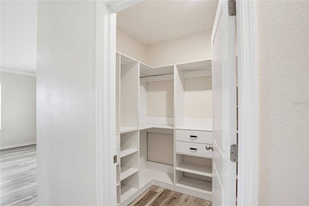 Image 26 of property listing at 813 161ST STREET E, Bradenton, FL 34212