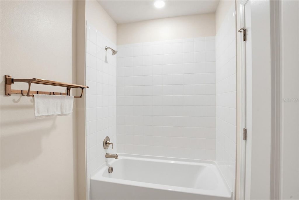 Image 38 of property listing at 813 161ST STREET E, Bradenton, FL 34212