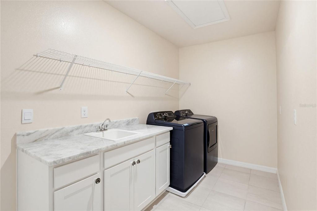 Image 40 of property listing at 813 161ST STREET E, Bradenton, FL 34212