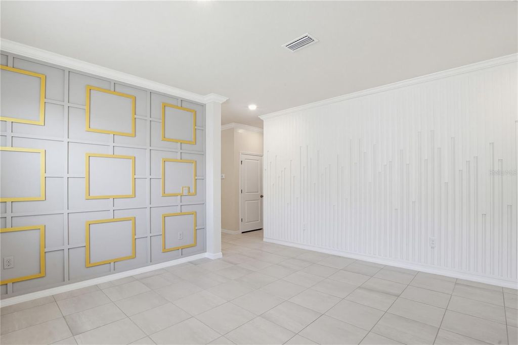 Image 8 of property listing at 813 161ST STREET E, Bradenton, FL 34212