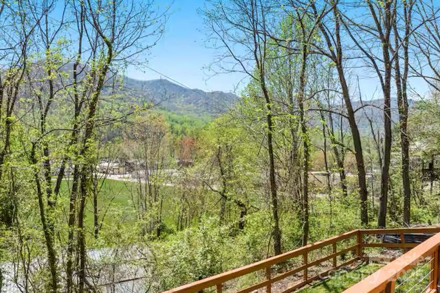 45 Mountainside Circle, Maggie Valley, NC 28751
