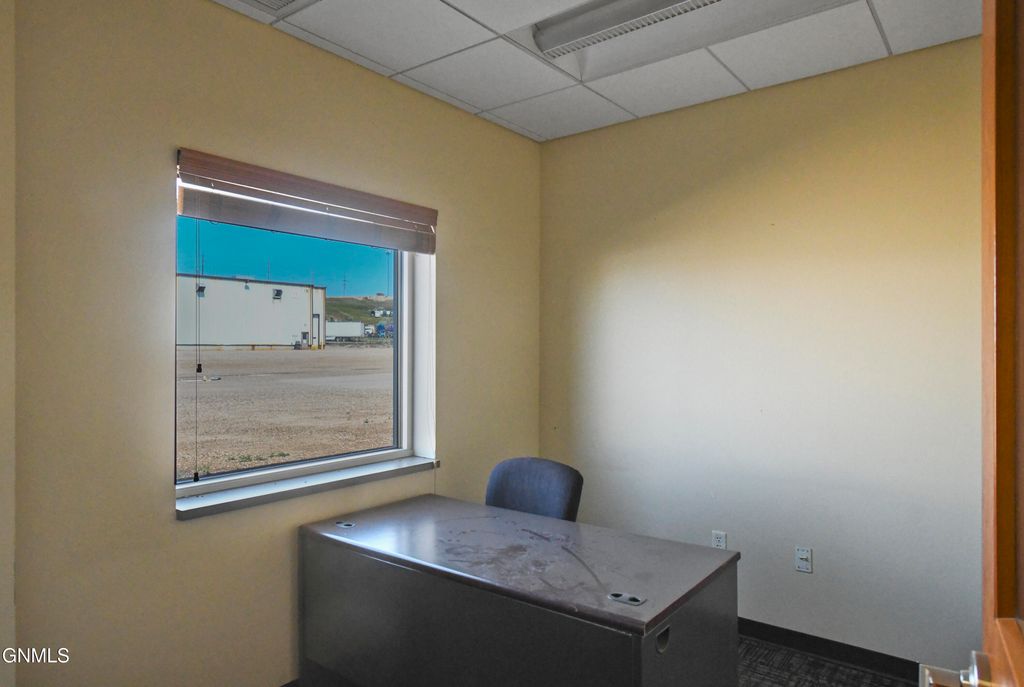 420 Halliburton Drive, Williston, ND 58801 photo 8