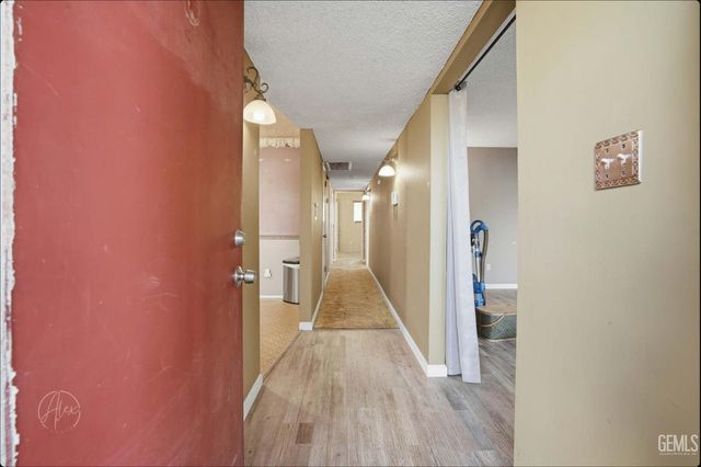 4617 De Ette Avenue, Bakersfield, CA 93313