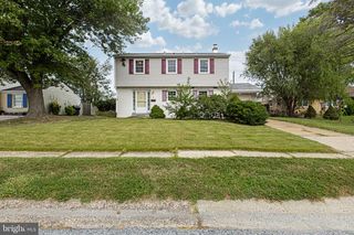 8 COLESBERY DR, New Castle, DE 19720