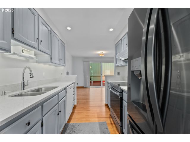 9 Ne SPYGLASS Loop, Roseburg, OR 97470