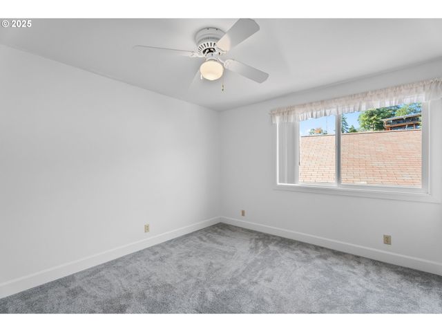 9 Ne SPYGLASS Loop, Roseburg, OR 97470