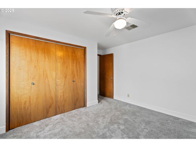 9 Ne SPYGLASS Loop, Roseburg, OR 97470