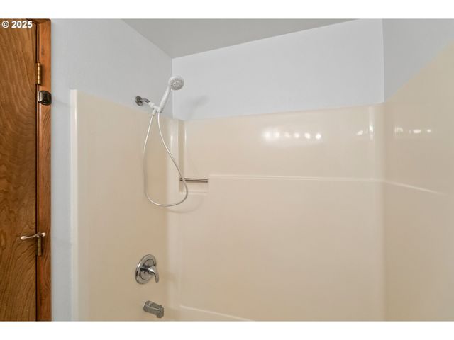 9 Ne SPYGLASS Loop, Roseburg, OR 97470