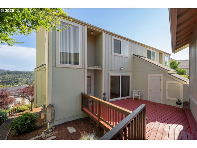 9 Ne SPYGLASS Loop, Roseburg, OR 97470