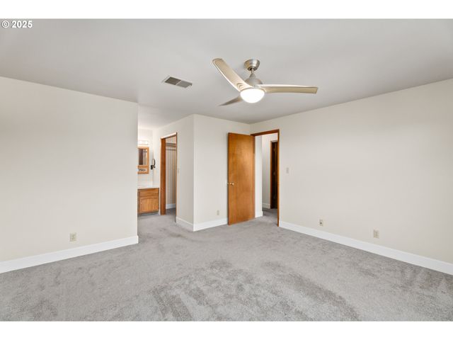 9 Ne SPYGLASS Loop, Roseburg, OR 97470