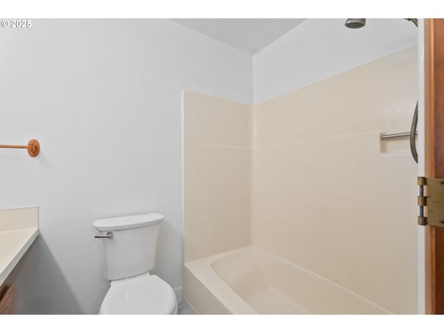 9 Ne SPYGLASS Loop, Roseburg, OR 97470