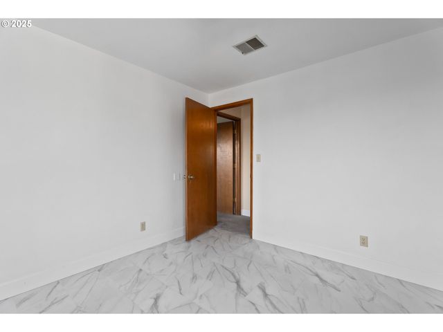 9 Ne SPYGLASS Loop, Roseburg, OR 97470