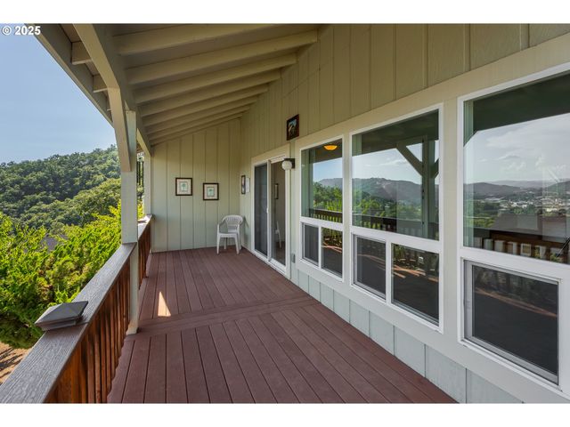 9 Ne SPYGLASS Loop, Roseburg, OR 97470