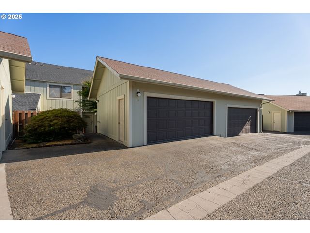 9 Ne SPYGLASS Loop, Roseburg, OR 97470
