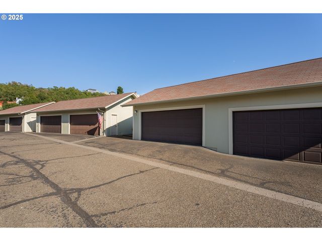 9 Ne SPYGLASS Loop, Roseburg, OR 97470