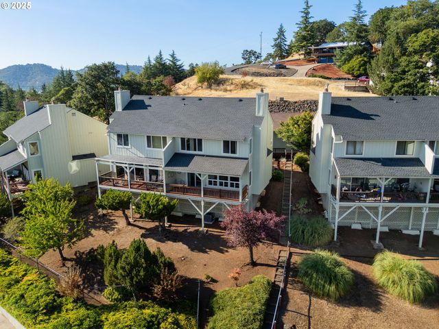 9 Ne SPYGLASS Loop, Roseburg, OR 97470
