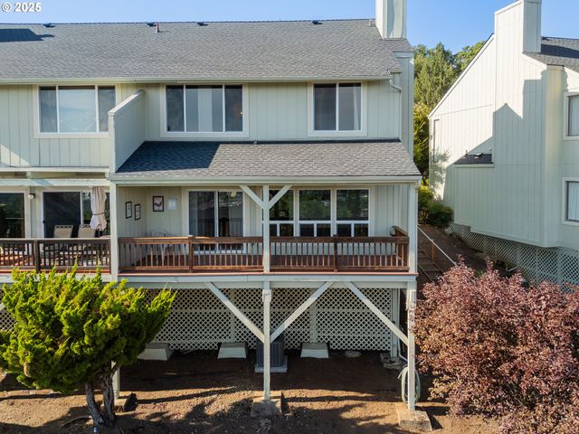 9 Ne SPYGLASS Loop, Roseburg, OR 97470
