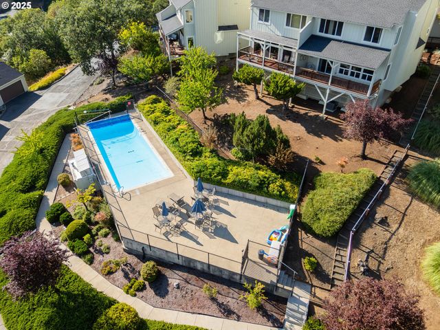 9 Ne SPYGLASS Loop, Roseburg, OR 97470