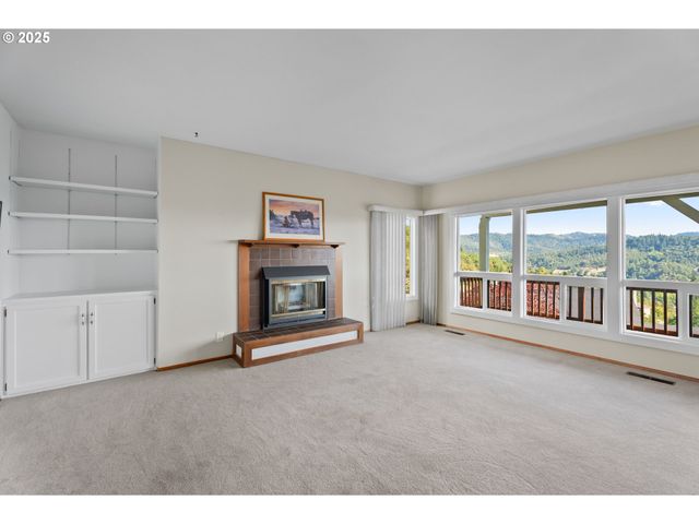 9 Ne SPYGLASS Loop, Roseburg, OR 97470