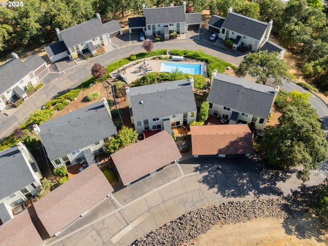 9 Ne SPYGLASS Loop, Roseburg, OR 97470