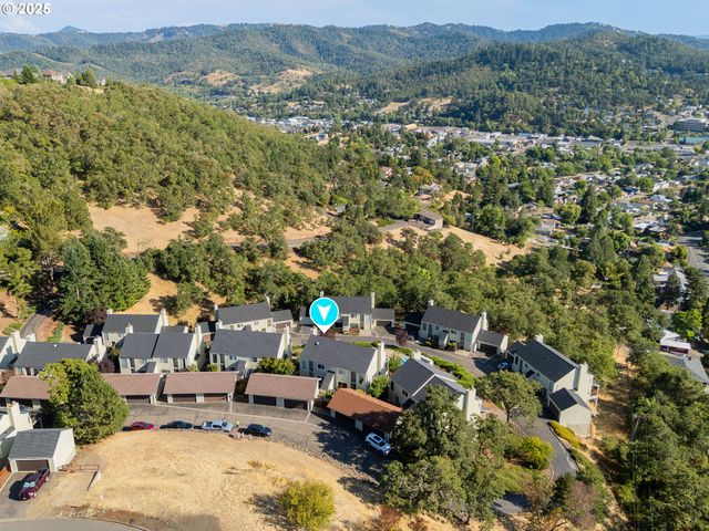 9 Ne SPYGLASS Loop, Roseburg, OR 97470