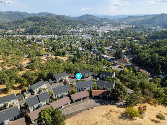 9 Ne SPYGLASS Loop, Roseburg, OR 97470