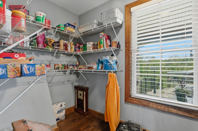 1560 Fairfield Rd, Westmoreland, TN 37186