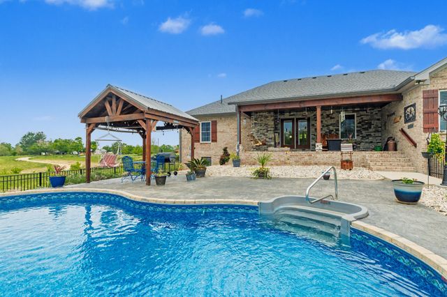 1560 Fairfield Rd, Westmoreland, TN 37186