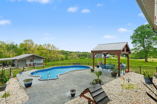 1560 Fairfield Rd, Westmoreland, TN 37186