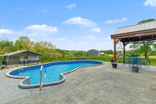 1560 Fairfield Rd, Westmoreland, TN 37186