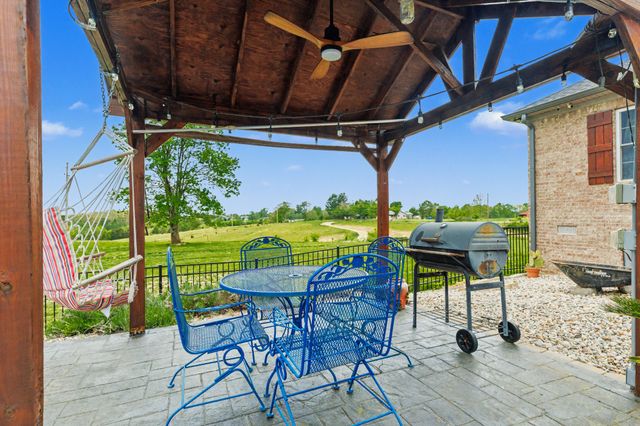 1560 Fairfield Rd, Westmoreland, TN 37186