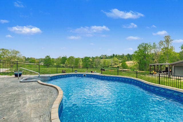 1560 Fairfield Rd, Westmoreland, TN 37186
