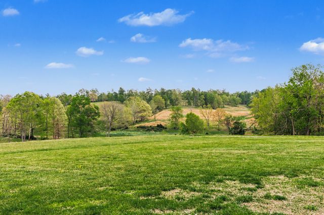 1560 Fairfield Rd, Westmoreland, TN 37186