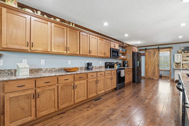 1560 Fairfield Rd, Westmoreland, TN 37186