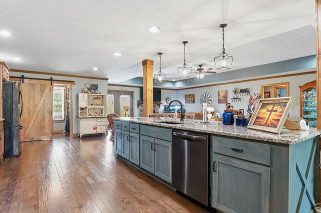 1560 Fairfield Rd, Westmoreland, TN 37186