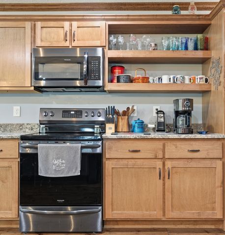 1560 Fairfield Rd, Westmoreland, TN 37186