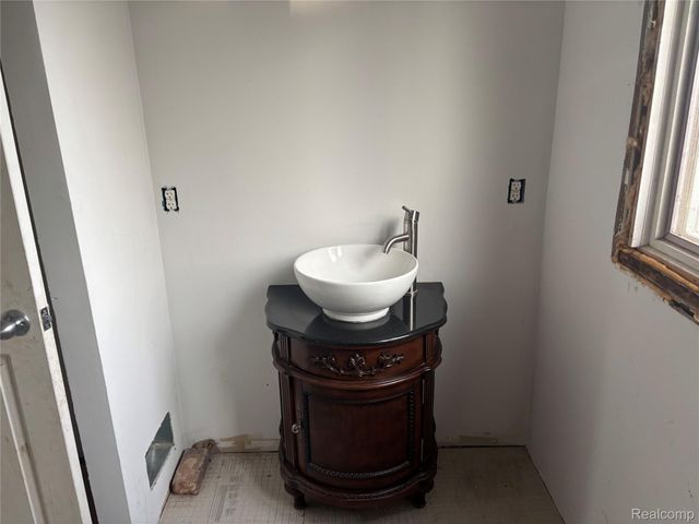 110 Oakland Street, Milford Village, MI 48381