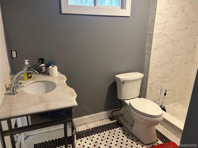 110 Oakland Street, Milford Village, MI 48381