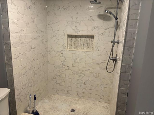 110 Oakland Street, Milford Village, MI 48381