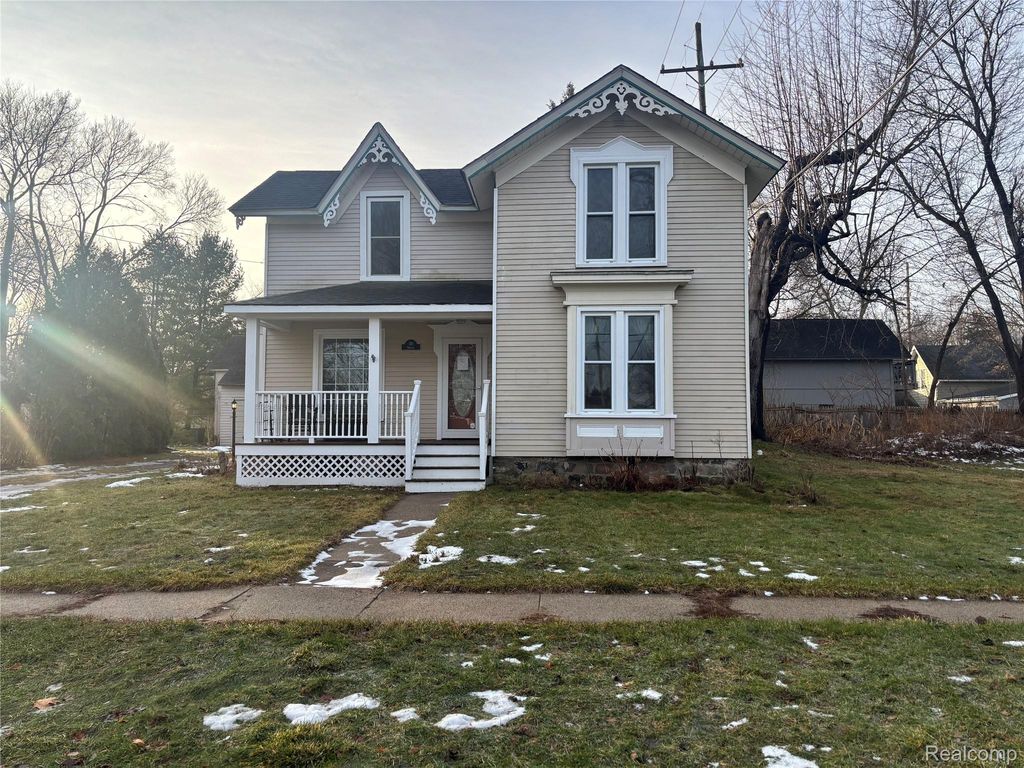 110 Oakland Street, Milford Village, MI 48381