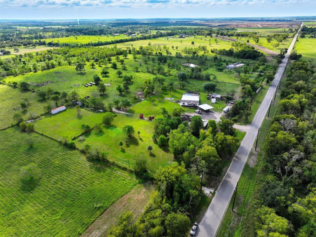 11715 County Road 48, Rosharon, TX 77583