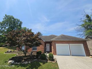 1053 Saint Johns Drive, Maryville, TN 37801