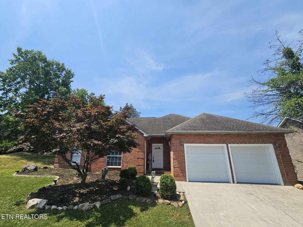 1053 Saint Johns Drive, Maryville, TN 37801
