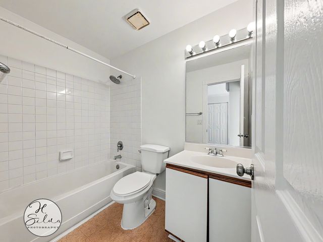 5532 Chantilly Circle, Lake In The Hills, IL 60156