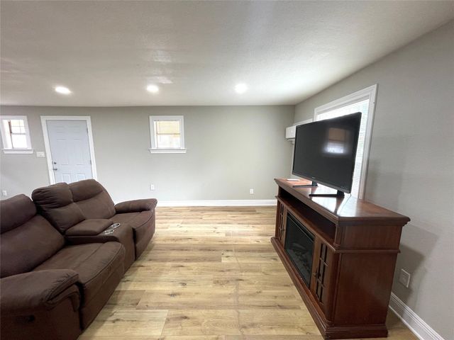 520 Avenue E, Conroe, TX 77301