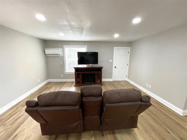 520 Avenue E, Conroe, TX 77301