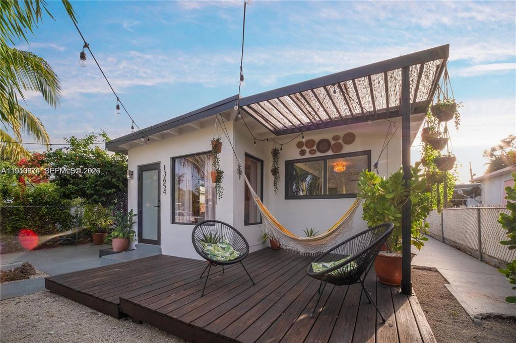 13654 NE 20th Pl, North Miami Beach, FL 33181